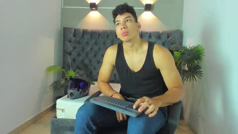 Snapshot of alan_redinger chatting on 09-16-25, 01:12 Alan online show from 09-16-25, 01:12