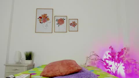 alana  online show from 10-07-25, 02:42