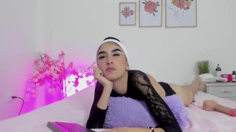 alana  online show from 10-24-25, 03:25