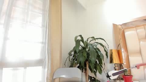 Snapshot of alana_then2 chatting on 03-05-25, 09:15       online show from 03-05-25, 09:15