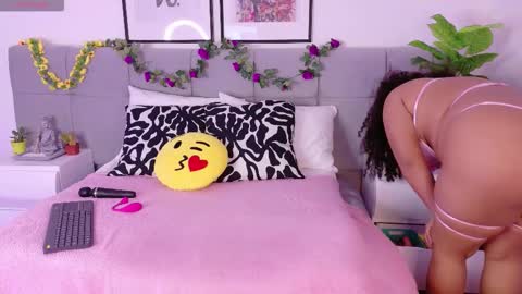 Snapshot of alanaa_gomez chatting on 09-16-25, 11:55 Alanaa online show from 09-16-25, 11:55