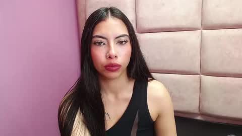 Snapshot of alanahott_ chatting on 10-26-25, 05:35 Alana hot online show from 10-26-25, 05:35