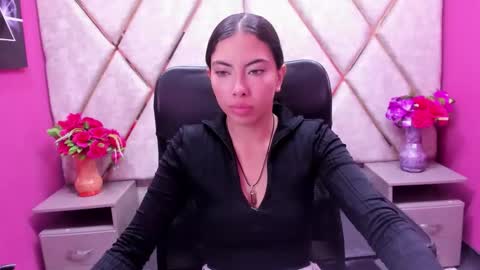 Snapshot of alanahott_ chatting on 12-14-25, 05:02 Alana hot online show from 12-14-25, 05:02