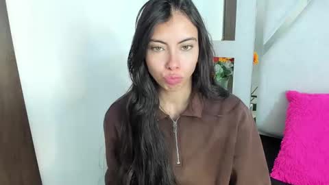 Snapshot of alanahott_ chatting on 02-10-26, 04:05 Alana hot online show from 02-10-26, 04:05