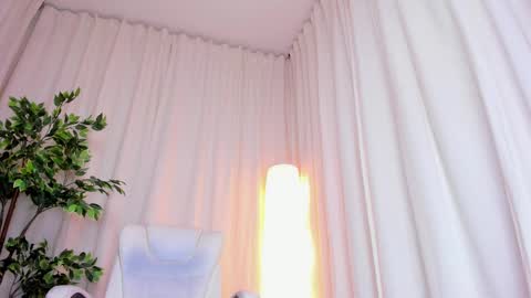 Snapshot of alanakimura_ chatting on 02-15-25, 05:28 Alana silvana online show from 02-15-25, 05:28