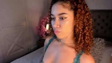 Snapshot of alanaxbrown chatting on 06-07-26, 12:09 Tell me Alana online show from 06-07-26, 12:09