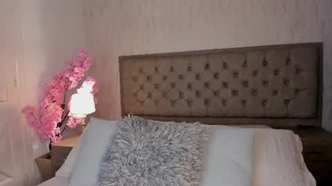 Snapshot of alanaxbrown chatting on 06-21-26, 12:30 Tell me Alana online show from 06-21-26, 12:30