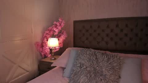 Snapshot of alanaxbrown chatting on 07-10-26, 12:08 Tell me Alana online show from 07-10-26, 12:08