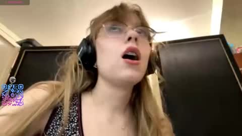 Stella online show from 09-29-25, 05:18