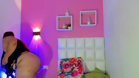 Snapshot of alanna_hot3 chatting on 05-12-26, 07:33 Ana online show from 05-12-26, 07:33