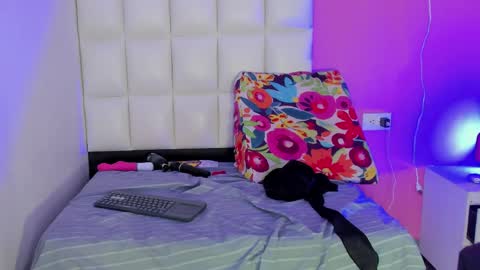 Snapshot of alanna_hot3 chatting on 05-27-26, 01:57 Ana online show from 05-27-26, 01:57