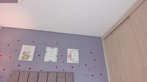 Snapshot of alannajones01 chatting on 04-05-26, 12:13 Alanna online show from 04-05-26, 12:13