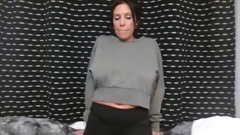 Snapshot of alannarack chatting on 01-12-25, 02:45 Alanna Rack online show from 01-12-25, 02:45