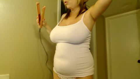 Snapshot of alannarack chatting on 02-05-26, 01:38 Alanna Rack online show from 02-05-26, 01:38