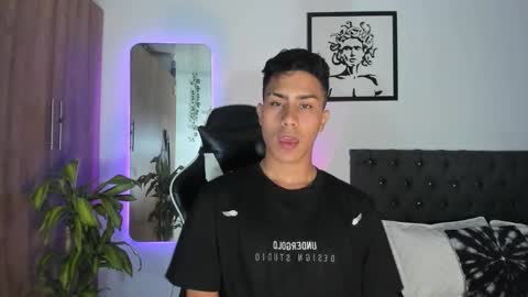 Snapshot of alannaughty_ chatting on 12-21-25, 11:12 alannaughty_ online show from 12-21-25, 11:12