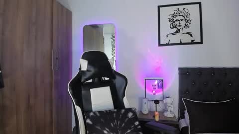 Snapshot of alannaughty_ chatting on 01-13-26, 01:22 alannaughty_ online show from 01-13-26, 01:22