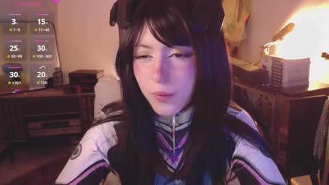 Snapshot of alaskagrace chatting on 11-21-25, 04:44 Alaska Grace online show from 11-21-25, 04:44