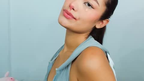 Snapshot of alasska_18 chatting on 10-17-25, 10:01 alasska_18 online show from 10-17-25, 10:01
