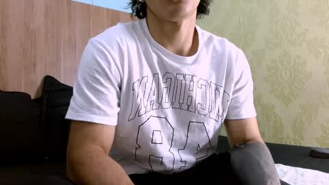 Snapshot of albertbernal69 chatting on 01-11-25, 02:20 Albert online show from 01-11-25, 02:20