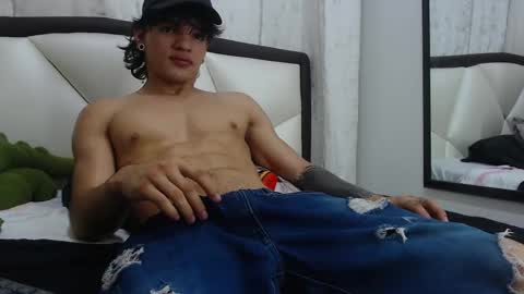 Snapshot of albertbernal69 chatting on 03-08-25, 08:33 Albert online show from 03-08-25, 08:33