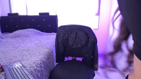   online show from 03-10-25, 04:57