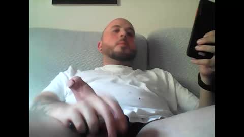 Snapshot of aleeexxxx4u chatting on 10-14-25, 01:45 aleeexxxx4u online show from 10-14-25, 01:45