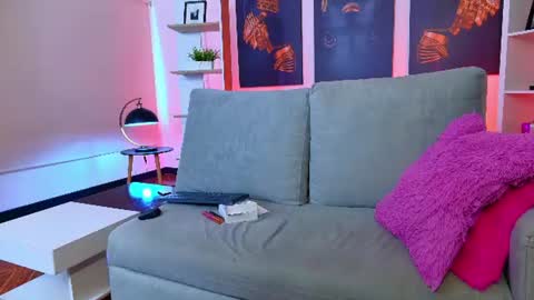 Snapshot of aleesha_cameron02 chatting on 07-27-26, 07:43 Ale online show from 07-27-26, 07:43