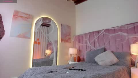 Alejandra Arango online show from 10-24-25, 10:17