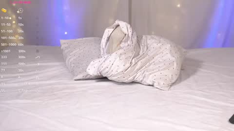 Snapshot of aleja_rossi chatting on 06-14-26, 02:30 Aleja online show from 06-14-26, 02:30