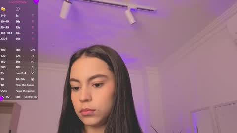 Snapshot of alejaa___ chatting on 04-30-26, 11:27 Alejandra online show from 04-30-26, 11:27