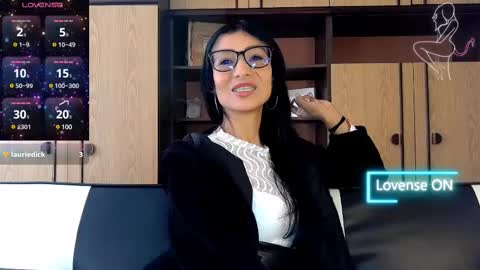 Alejandra online show from 02-10-25, 09:04