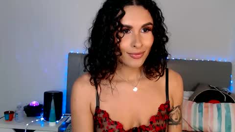 Snapshot of alejandraray chatting on 10-31-25, 08:54 Danna Ray online show from 10-31-25, 08:54