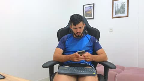 Snapshot of alejandroo_7 chatting on 01-31-25, 08:01 alejandroo_7 online show from 01-31-25, 08:01