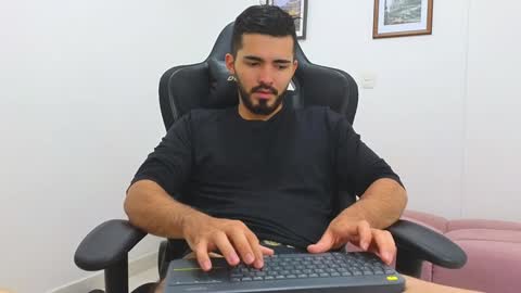 Snapshot of alejandroo_7 chatting on 02-06-25, 07:29 alejandroo_7 online show from 02-06-25, 07:29