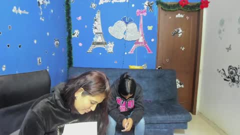 Snapshot of alejita_smithh chatting on 01-24-25, 01:47 zoe and Kataleya online show from 01-24-25, 01:47