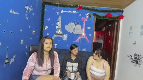 Snapshot of alejita_smithh chatting on 01-28-25, 12:22 zoe and Kataleya online show from 01-28-25, 12:22