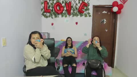 Snapshot of alejita_smithh chatting on 03-07-25, 12:12 zoe and Kataleya online show from 03-07-25, 12:12