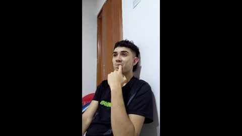alejo_gray1 online show from 12-18-25, 07:03
