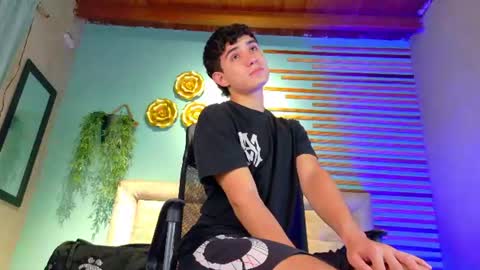 Snapshot of alejo_gray1 chatting on 06-17-26, 07:15 alejo_gray1 online show from 06-17-26, 07:15