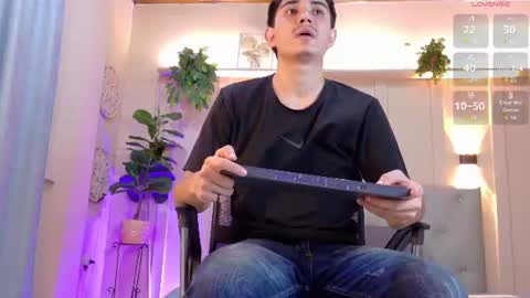 Snapshot of alejo_gray1 chatting on 07-09-26, 04:27 alejo_gray1 online show from 07-09-26, 04:27