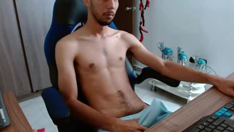 Snapshot of alejo_hot23 chatting on 05-23-26, 01:48 David online show from 05-23-26, 01:48
