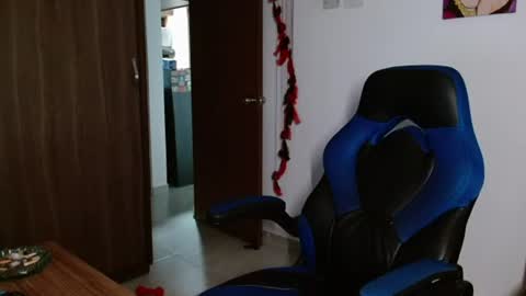 Snapshot of alejo_hot23 chatting on 06-15-26, 01:52 David online show from 06-15-26, 01:52