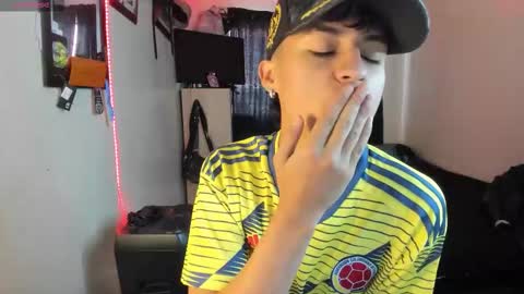 Snapshot of alejoo_storms chatting on 09-27-25, 02:44 alejo online show from 09-27-25, 02:44