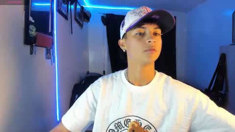 Snapshot of alejoo_storms chatting on 10-15-25, 09:42 alejo online show from 10-15-25, 09:42