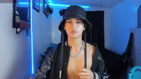 Snapshot of alejoo_storms chatting on 10-16-25, 06:47 alejo online show from 10-16-25, 06:47