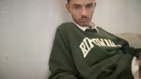 Snapshot of alejoochoa2222 chatting on 11-25-25, 01:27 alejoochoa2222 online show from 11-25-25, 01:27