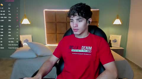 Snapshot of alejootwink chatting on 10-03-25, 12:40 ALejoo Saenz online show from 10-03-25, 12:40