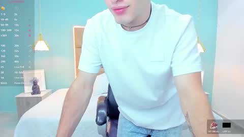 Snapshot of alejootwink chatting on 10-22-25, 01:28 ALejoo Saenz online show from 10-22-25, 01:28