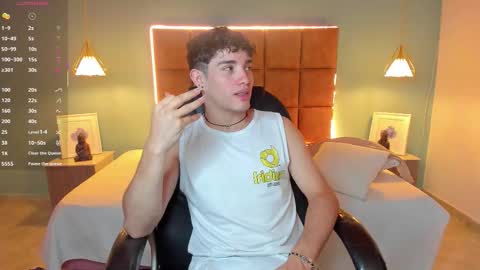 Snapshot of alejootwink chatting on 10-23-25, 02:22 ALejoo Saenz online show from 10-23-25, 02:22