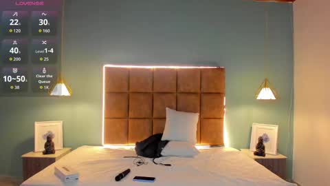 Snapshot of alejootwink chatting on 10-28-25, 02:15 ALejoo Saenz online show from 10-28-25, 02:15